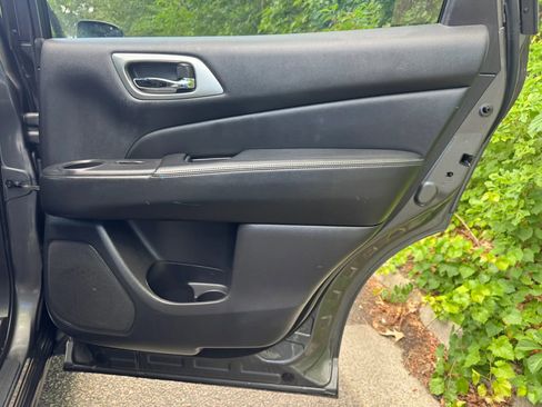 Used 2019 Nissan Pathfinder SV AWD/4WD image 13