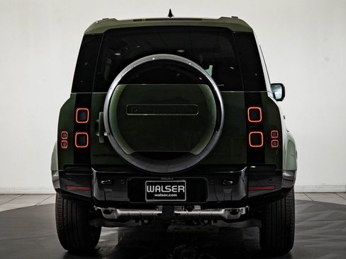 New 2026 Land Rover Defender 110 X-Dynamic SE image 10