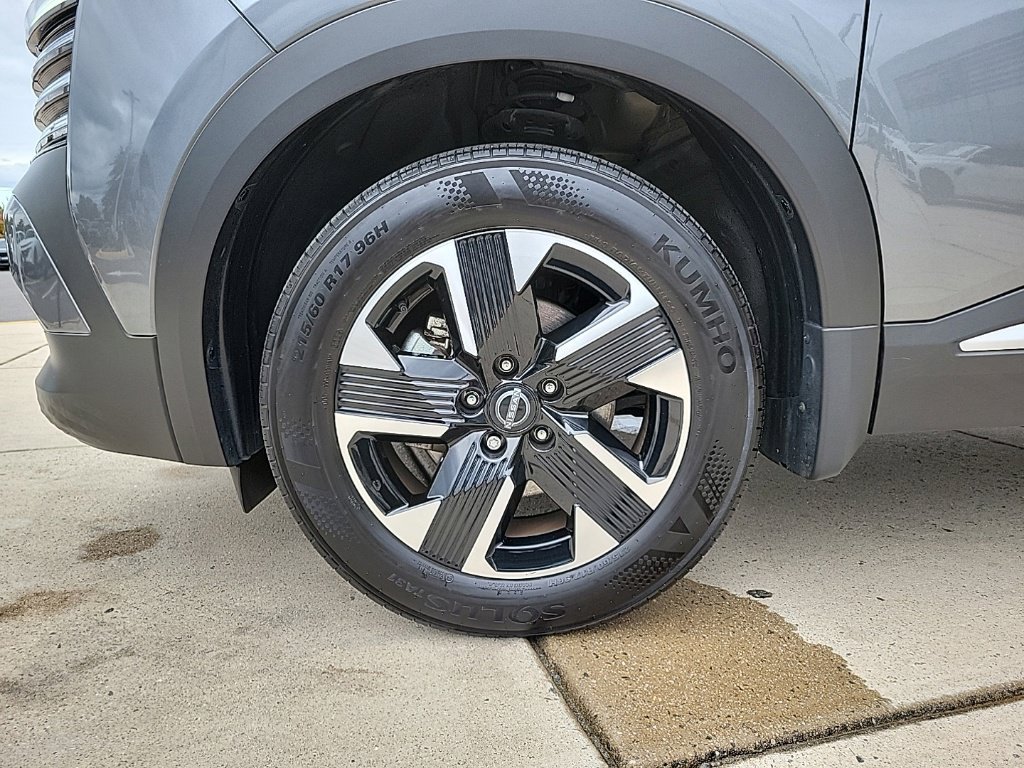 Certified 2025 Nissan Kicks SV AWD/4WD image 8