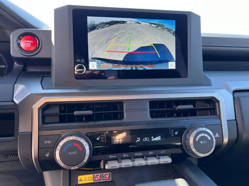 Used 2025 Toyota 4Runner TRD Off-Road image 17