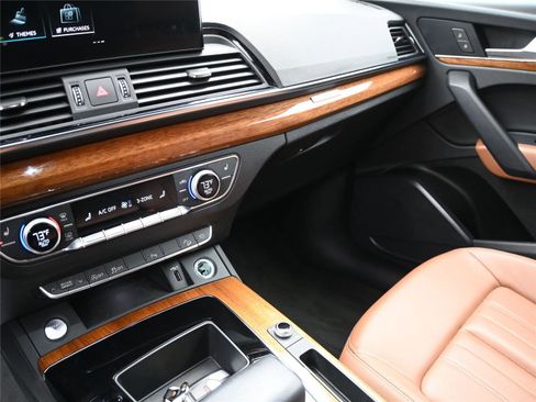 Used 2023 Audi Q5 2.0T Premium w/ Convenience Package image 4