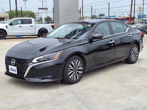 Used 2024 Nissan Altima 2.5 SV FWD image 4