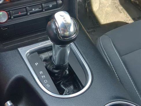 Used 2018 Ford Mustang Coupe RWD image 12