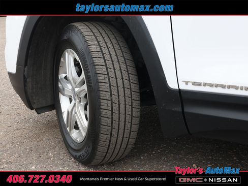 Used 2024 GMC Terrain SLE image 29