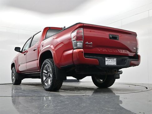 Used 2019 Toyota Tacoma Limited image 42