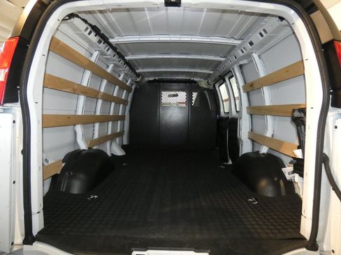 Used 2023 GMC Savana 2500 w/ Driver Convenience Package image 6