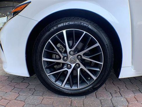 Used 2016 Lexus ES 350 w/ Luxury Package w/Wood Trim image 10