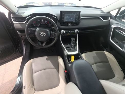 Used 2021 Toyota RAV4 XLE w/ Convenience Package FWD image 19