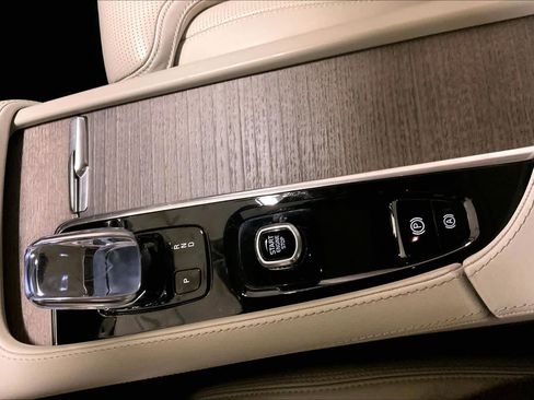 Used 2022 Volvo XC90 T8 Inscription w/ Lounge Package image 15