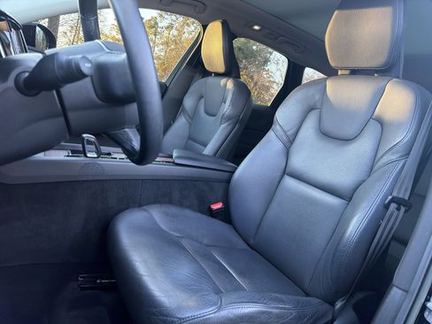 Certified 2023 Volvo XC60 B5 Plus image 16