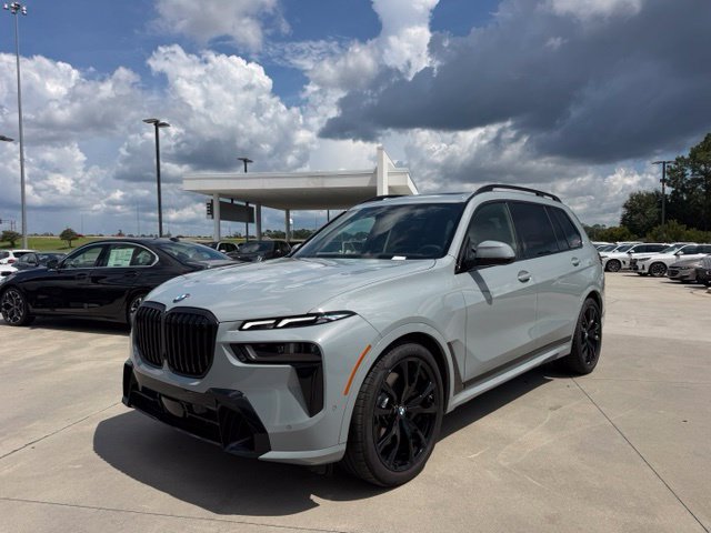 Used 2026 BMW X7 xDrive40i w/ M Sport Package AWD/4WD image 1