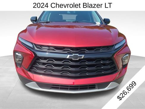 Used 2024 Chevrolet Blazer LT w/ Convenience Package FWD image 2