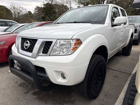 Used 2017 Nissan Frontier PRO-4X image 2