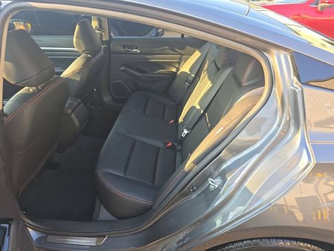Used 2025 Nissan Altima 2.5 SR FWD image 4