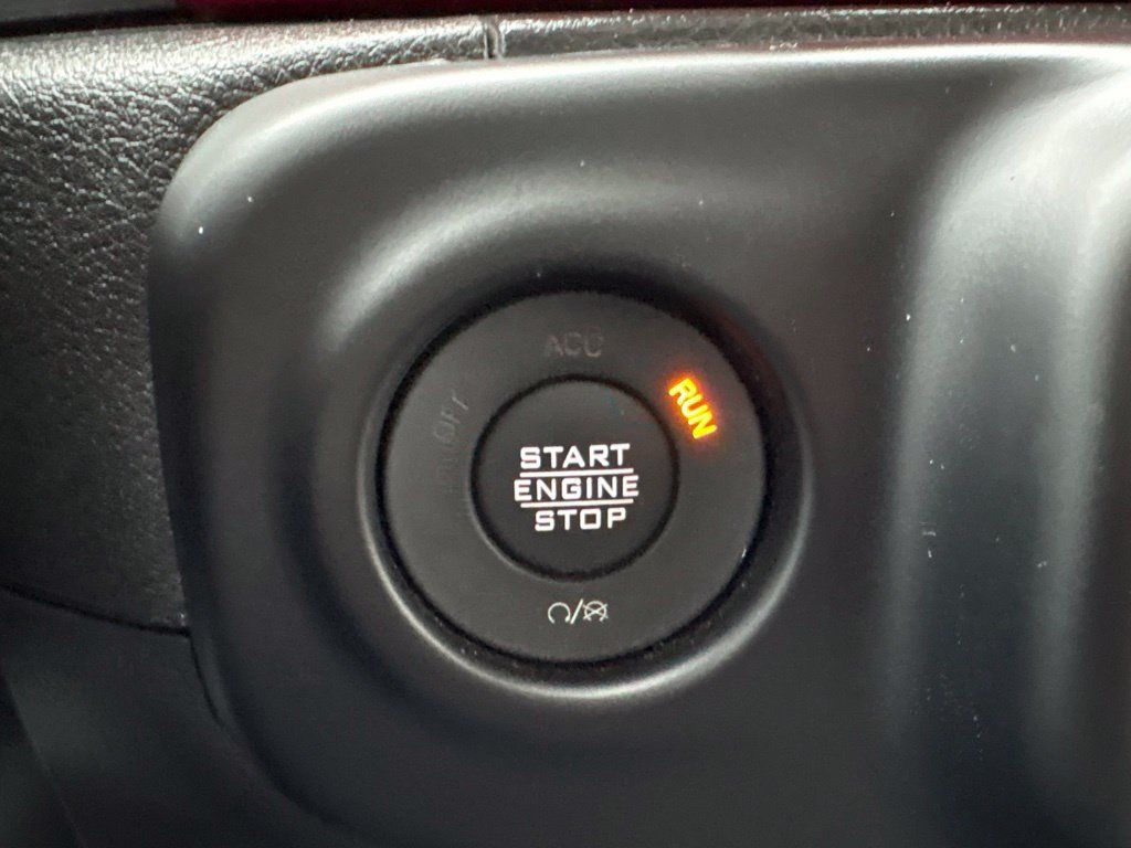 Used 2022 Jeep Wrangler Unlimited Rubicon w/ Dual Top Group AWD/4WD image 32