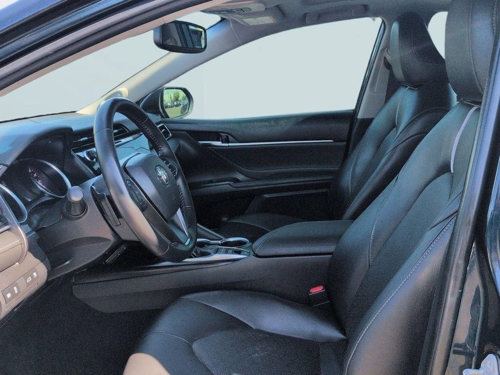 Used 2018 Toyota Camry XSE FWD image 12