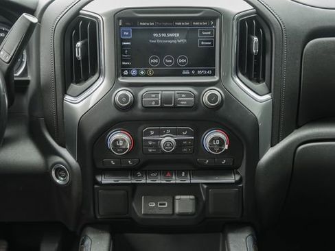 Used 2022 Chevrolet Silverado 1500 LT Trail Boss w/ LPO, Dark Essentials Package AWD/4WD image 23