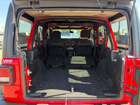 Used 2021 Jeep Wrangler Unlimited Rubicon image 13