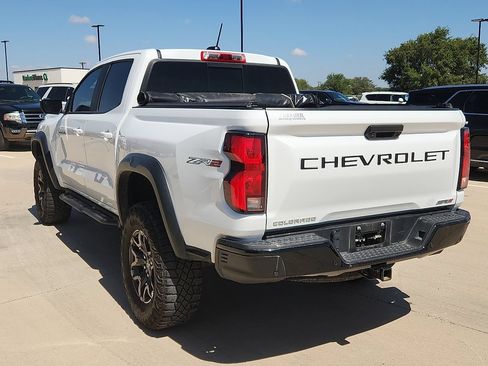 Used 2024 Chevrolet Colorado ZR2 w/ ZR2 Convenience Package III AWD/4WD image 2