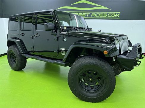 Used 2016 Jeep Wrangler Unlimited Sahara w/ Connectivity Group AWD/4WD image 1