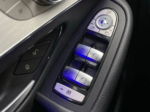 Used 2022 Mercedes-Benz GLC 300 w/ Premium Package Lite image 12