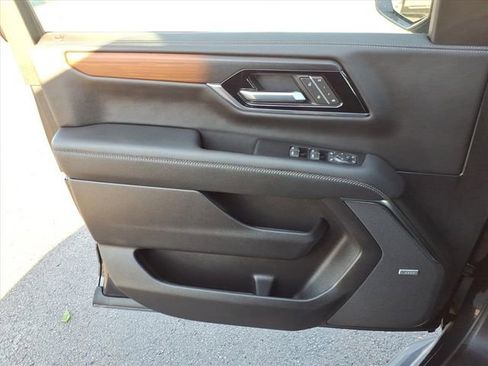 Used 2025 GMC Yukon Denali w/ Advanced Technology Package AWD/4WD image 29