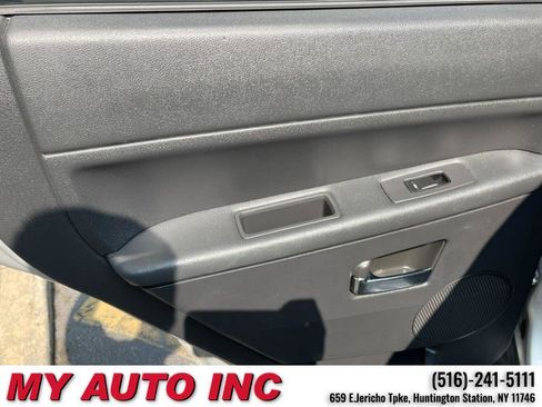 Used 2010 Jeep Grand Cherokee Laredo image 35