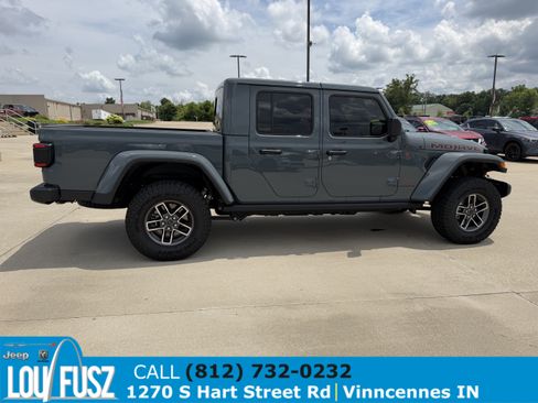 Used 2025 Jeep Gladiator Mojave w/ Safety Group AWD/4WD image 8
