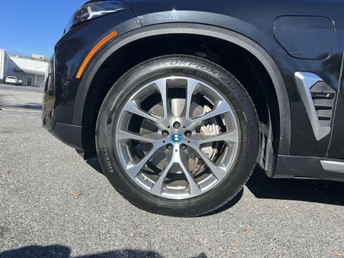 Used 2024 BMW X5 xDrive50e image 12