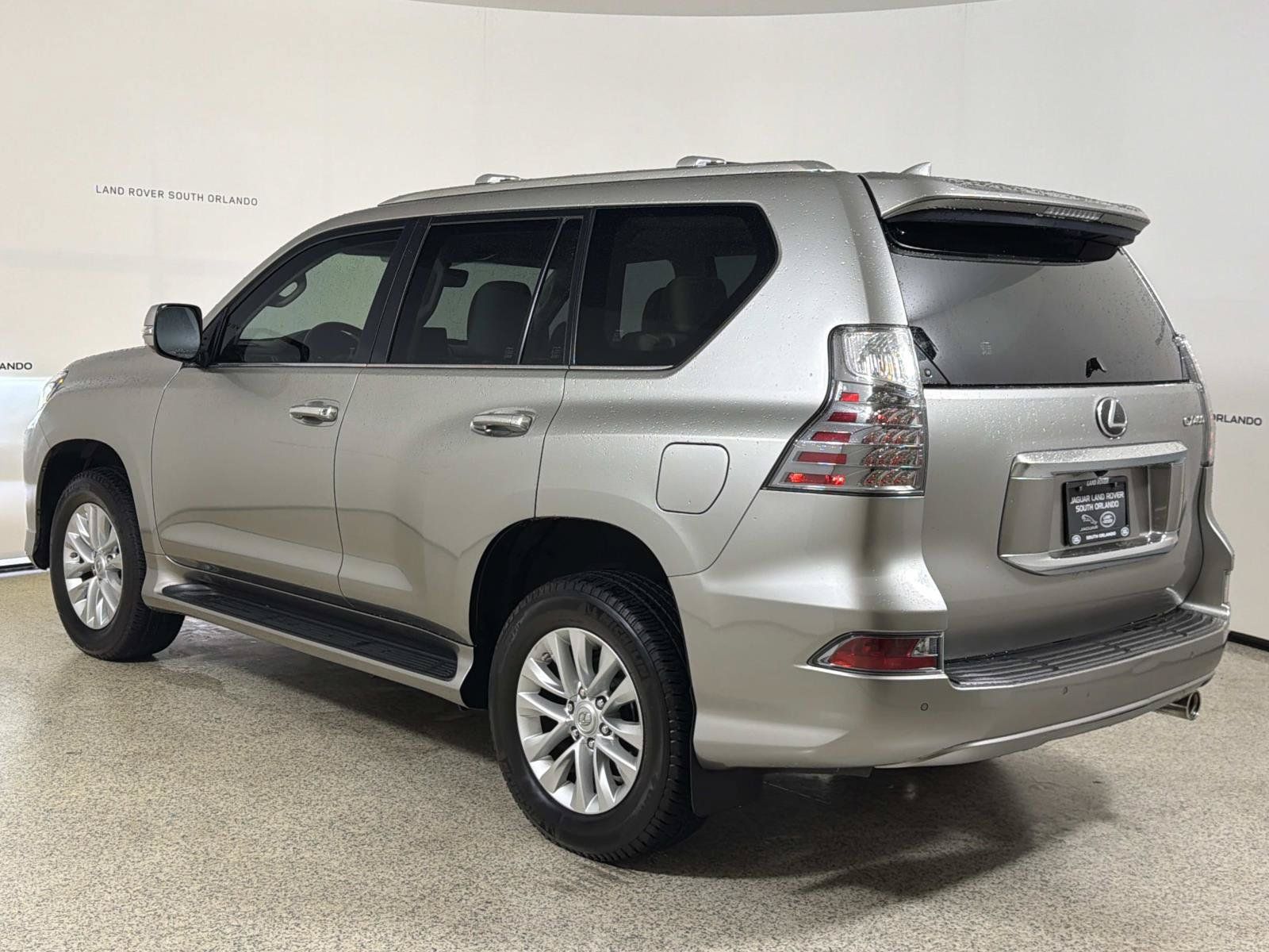 Used 2022 Lexus GX 460 Premium w/ Premium Package AWD/4WD image 3
