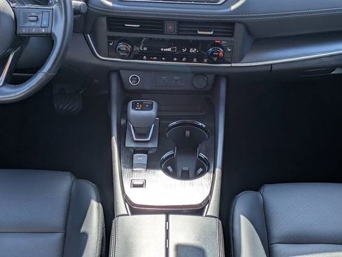 Used 2023 Nissan Rogue SV w/ SV Premium B Package image 18