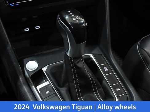 Used 2024 Volkswagen Tiguan SE R-Line image 24