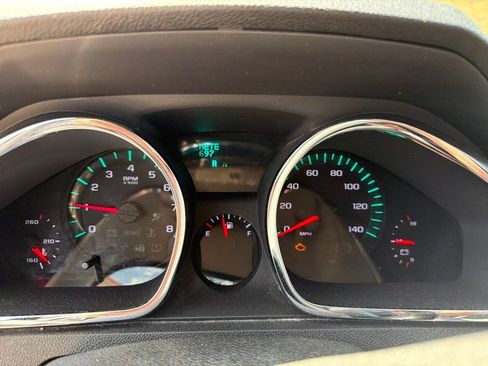 Used 2011 Chevrolet Traverse LT FWD image 8