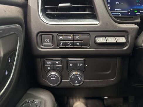 Used 2023 Chevrolet Suburban High Country image 21