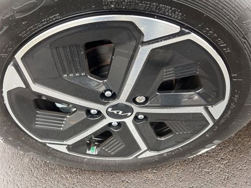 Certified 2023 Kia Niro EX image 43