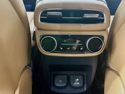 Used 2022 Genesis GV80 2.5T w/ Prestige Package 04 AWD/4WD image 29