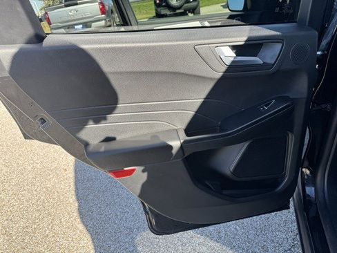 Certified 2025 Ford Escape Platinum w/ Premium Technology Package image 24