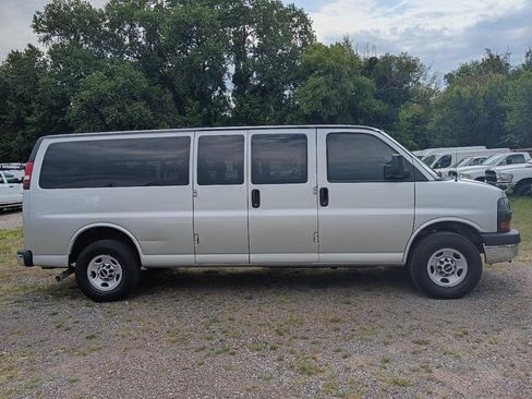 Used 2014 GMC Savana 3500 LS w/ Chrome Appearance Package RWD image 4