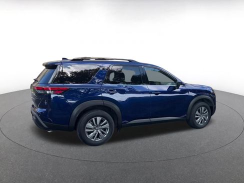 Used 2025 Nissan Pathfinder SV image 13
