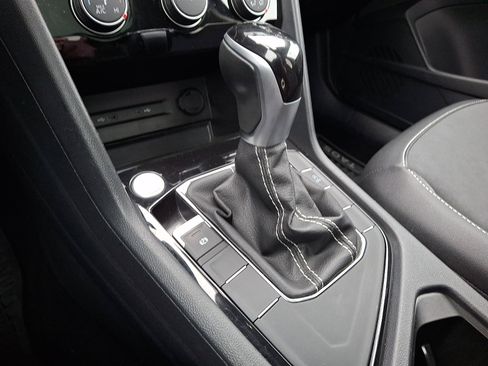 Certified 2023 Volkswagen Taos SE w/ Panoramic Sunroof Package image 15