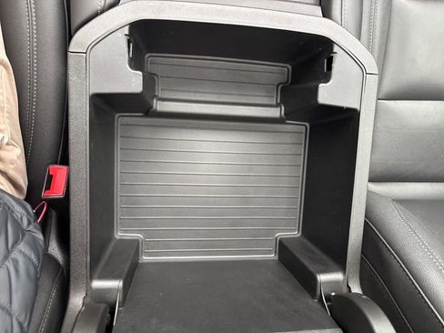 Used 2023 Chevrolet Suburban Z71 w/ Luxury Package image 35