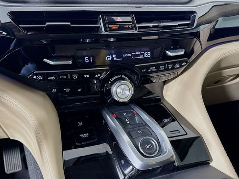 Used 2023 Acura MDX SH-AWD w/ Advance Package image 16