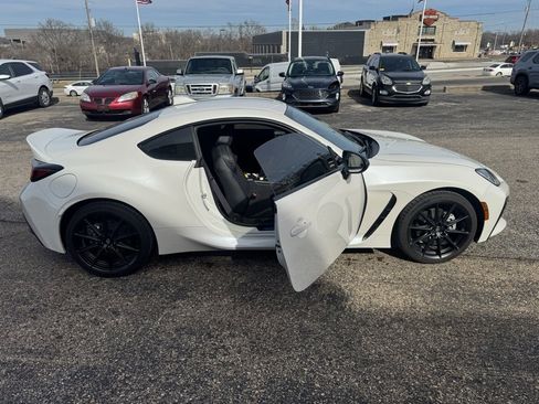 Used 2024 Toyota GR86 Premium image 8