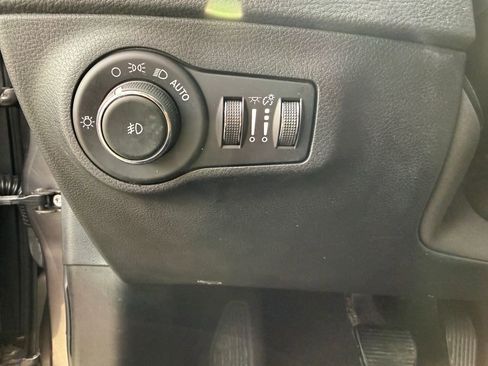 Used 2018 Jeep Compass Latitude w/ Popular Equipment Group FWD image 18