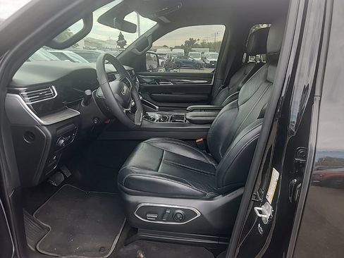 Used 2022 Jeep Wagoneer Series II w/ Premium Group I AWD/4WD image 19