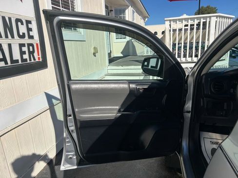 Used 2019 Toyota Tacoma SR image 8