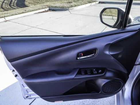 Used 2022 Toyota Prius XLE image 34