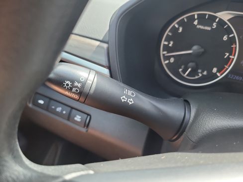 Used 2025 Nissan Altima 2.5 SV FWD image 46