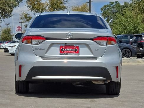 Used 2020 Toyota Corolla LE w/ LE Premium Package FWD image 4