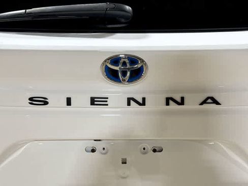 Certified 2022 Toyota Sienna LE FWD image 26